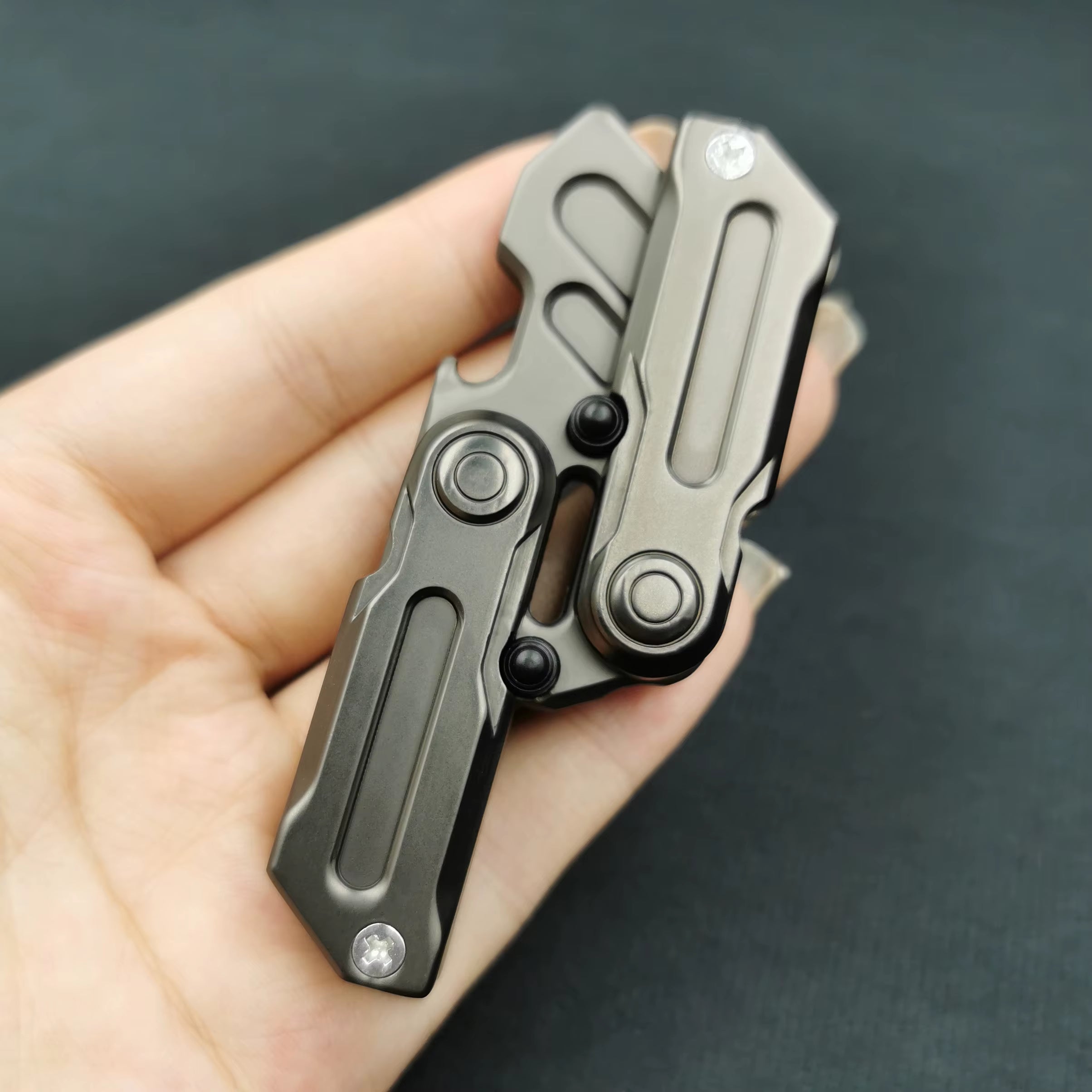 Metal Magnetic Fidget Coin EDC Adult Multifunctional Crowbar Slider Decompression Toy Anxiety Stress Relief Gift